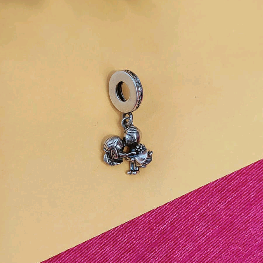 Kissing Girl N Boy Charm 